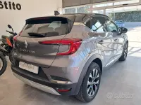 Usata Renault Captur Techno 101 CV (74 kW) 2023 Grigio SUV