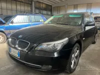 Begagnad BMW 530 235 HK (172 kW) 2007 Svart Kombi