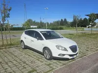 Usata Lancia Delta 120 CV (88 kW) 2012 Utilitaria
