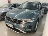 Usata VW T-Roc Life 116 CV (85 kW) 2025 Verde SUV