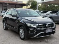 Usata VW T-Roc Life 116 CV (85 kW) 2023 Nero SUV