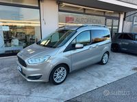 Usata Ford Tourneo Courier 75 CV (55 kW) 2015 Marrone Monovolume