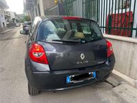 Usata Renault Clio II Privilege 75 CV (55 kW) 2007 Berlina