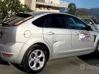 Käytetty Ford Focus Titanium 90 HP (66 kW) 2010 Harmaa Sedan