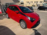 Usata Toyota Aygo 72 CV (52 kW) 2019 Rosso Utilitaria
