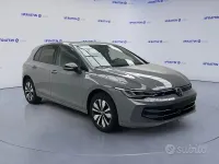 Usata VW Golf VIII Life 116 CV (85 kW) 2025 Moonstone grey [c2c2]  pastel Berlina