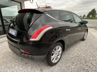 Begagnad Lancia Delta 120 HK (88 kW) 2009 Svart Halvkombi