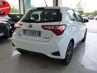 Usata Toyota Yaris Hybrid Active 73 CV (53 kW) 2019 Bianco Berlina