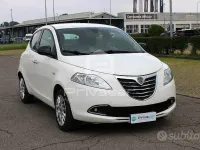 Usata Lancia Ypsilon Gold 85 CV (62 kW) 2012 Bianco Utilitaria