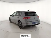 Usata VW Golf VIII Life 110 CV (80 kW) 2023 Grigio metallizzato Berlina