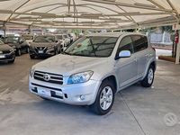 Usata Toyota RAV4 Luxury 177 CV (130 kW) 2006 Argento SUV