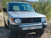 Usata Mitsubishi Pajero 100 CV (73 kW) 1987 Grigio SUV