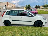 Usata Ford Fiesta Ghia 80 CV (58 kW) 2006 Bianco Utilitaria