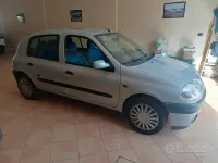 Usata Renault Clio 58 CV (42 kW) 2001 Grigio Berlina