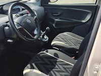Usata Lancia Ypsilon 95 CV (69 kW) 2015 Bianco Utilitaria