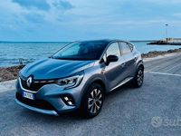 Usata Renault Captur 100 CV (73 kW) 2023 Grigio SUV