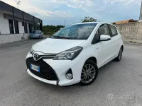 Usata Toyota Yaris Lounge 69 CV (50 kW) 2016 Bianco Berlina