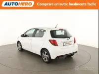 Usata Toyota Yaris Hybrid Active 73 CV (53 kW) 2017 Bianco Berlina