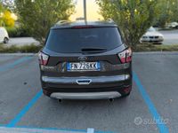 Usata Ford Kuga 120 CV (88 kW) 2018 Nero SUV