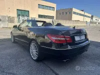 Usata Mercedes E250 Premium 204 CV (150 kW) 2010 Nero Cabrio