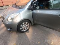 Usata Toyota Yaris 2010 Grigio Utilitaria