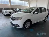 Usata Dacia Sandero Lauréate 75 CV (55 kW) 2018 Bianco Berlina