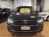 Usata VW Tiguan Life 131 CV (96 kW) 2022 Urano grey / pastello SUV