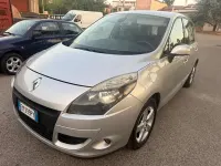 Usata Renault Scénic III 110 CV (80 kW) 2012 Grigio Monovolume