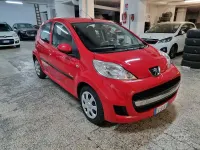 Usata Peugeot 107 68 CV (50 kW) 2011 Rosso Utilitaria
