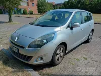 Usata Renault Scénic 110 CV (80 kW) 2011 Grigio Monovolume
