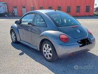 Begagnad VW New Beetle 90 HK (66 kW) 2002 Grå Halvkombi