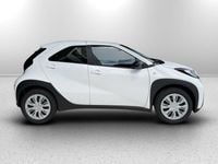 Nuova Toyota Aygo X Active 72 CV (52 kW) 2025 Biancointerni neri SUV