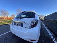 Usata Toyota Yaris Hybrid Active 75 CV (55 kW) 2014 Bianco Berlina