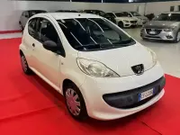 Käytetty Peugeot 107 68 HP (50 kW) 2009 Valkoinen Viistoperä