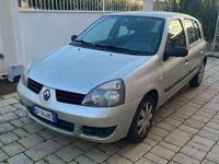 Usata Renault Clio II Dynamique 75 CV (55 kW) 2007 Oro Berlina