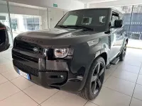 Usata Land Rover Defender 525 CV (386 kW) 2024 Santorni black SUV