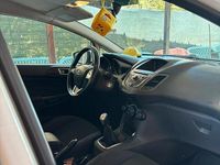 Usata Ford Fiesta 80 CV (58 kW) 2014 Bianco Utilitaria