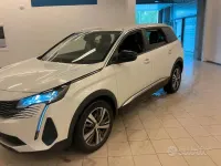 Usata Peugeot 5008 Allure 131 CV (96 kW) 2022 Bianco SUV