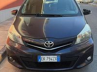 Usata Toyota Yaris 68 CV (50 kW) 2012 Blu Utilitaria