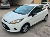 Usata Ford Fiesta 68 CV (50 kW) 2010 Bianco Berlina
