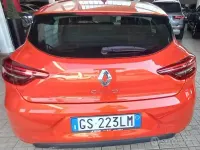 Usata Renault Clio V Equilibre 65 CV (47 kW) 2023 Arancione Berlina