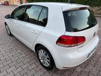 Usata VW Golf VI 105 CV (77 kW) 2011 Bianco Utilitaria