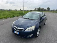 Usata Opel Astra 100 CV (73 kW) 2011 Argento Berlina