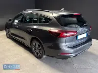 Usata Ford Focus ST-Line 155 CV (114 kW) 2023 Grigio metallizzato Station wagon
