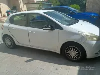 Usata Peugeot 208 68 CV (50 kW) 2012 Bianco Utilitaria
