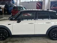 Usata Mini Cooper D Business 116 CV (85 kW) 2016 Beige Utilitaria