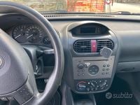 Usata Opel Corsa 75 CV (55 kW) 2001 Bianco Utilitaria