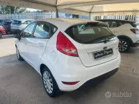 Usata Ford Fiesta 92 CV (67 kW) 2009 Bianco Berlina