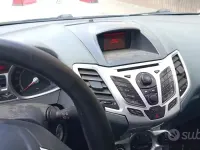 Usata Ford Fiesta 68 CV (50 kW) 2009 Grigio Berlina
