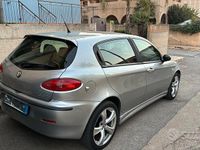 Usata Alfa Romeo 147 Distinctive 116 CV (85 kW) 2001 Grigio Utilitaria
